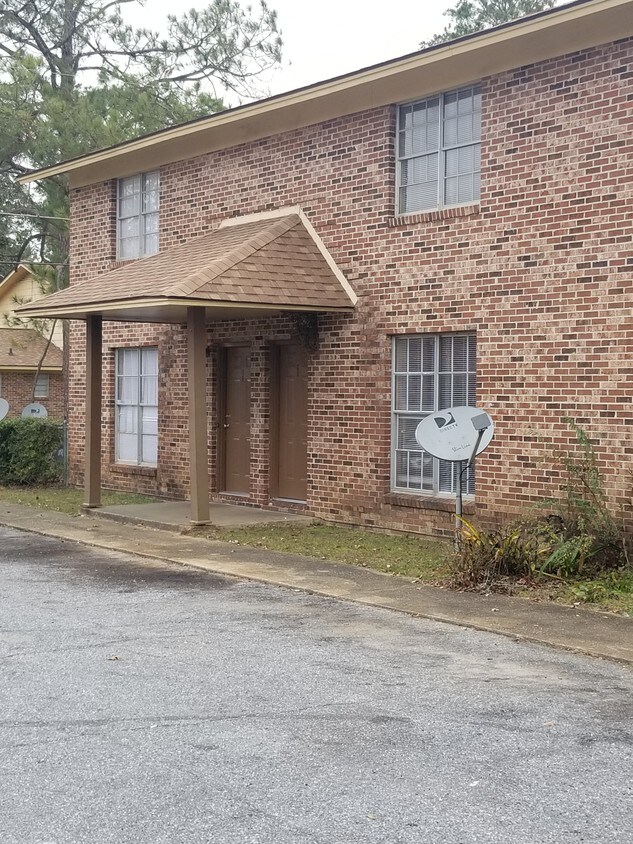 Building Photo - East Albany Village