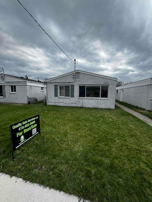 Primary Photo - 1502 Hirzel St