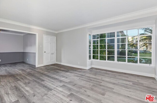 Building Photo - 5018 Clinton St