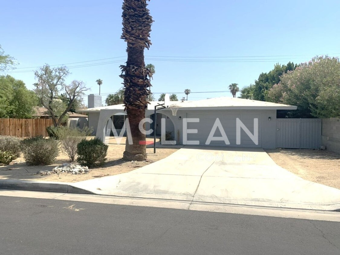 Foto principal - Pet Friendly Palm Desert Home