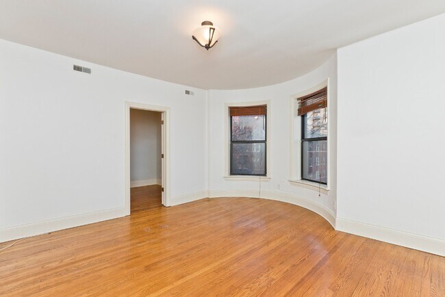 Foto del edificio - 4348 N Kenmore Ave