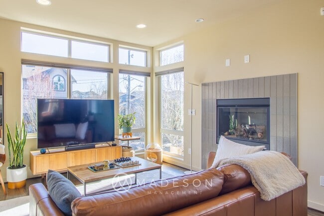 Elegant Townhouse Two Blocks from Green Lake Park! - Elegant Townhouse Two Blocks from Green Lake Park!