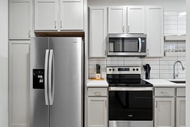 Building Photo - 423 E Michigan St