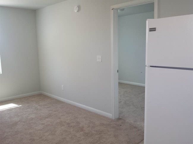 Building Photo - 340 Perry St