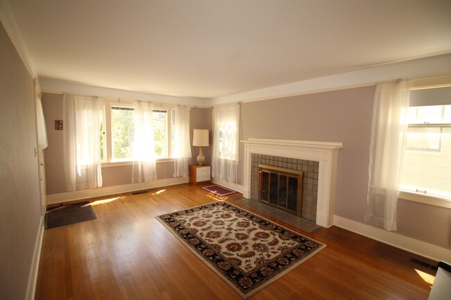 Foto del edificio - 4bd/1ba Seattle Home