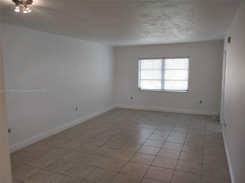 Foto del edificio - 18700 NE 3rd Ct