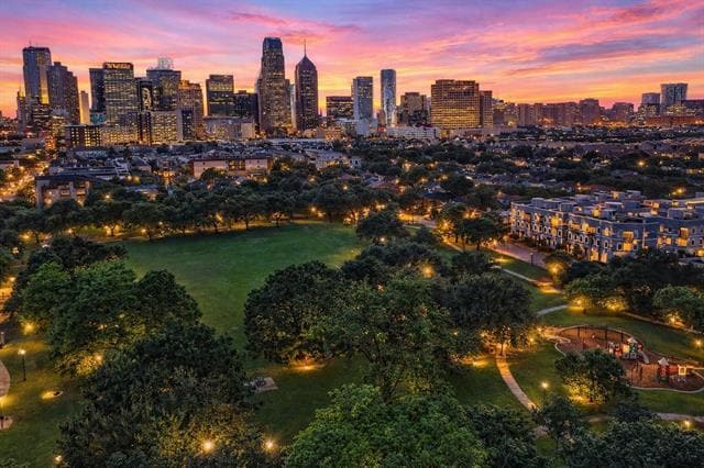 Foto del edificio - 3105 San Jacinto St