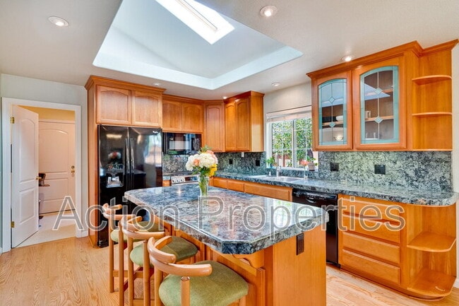 Building Photo - 76 Mercy St