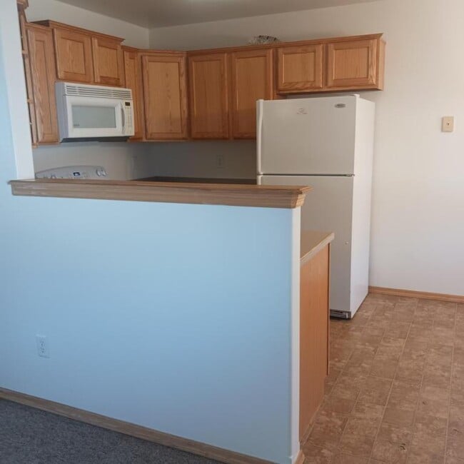 Building Photo - 805 E Riggs St