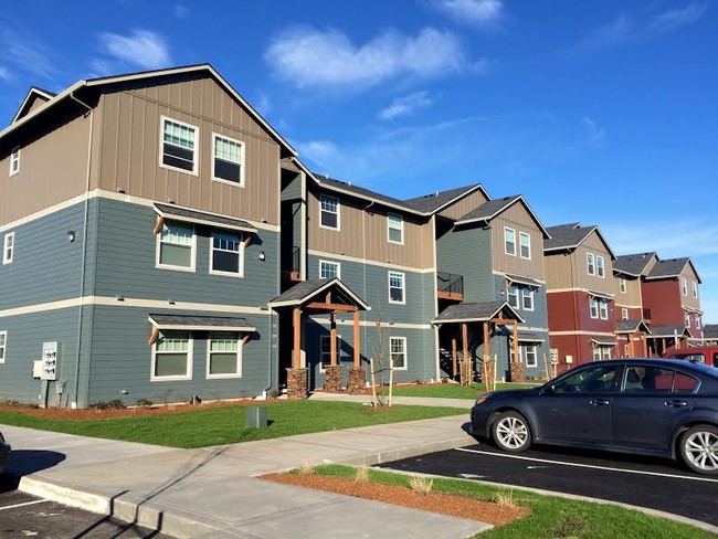Building Photo - Plumtree Apartments