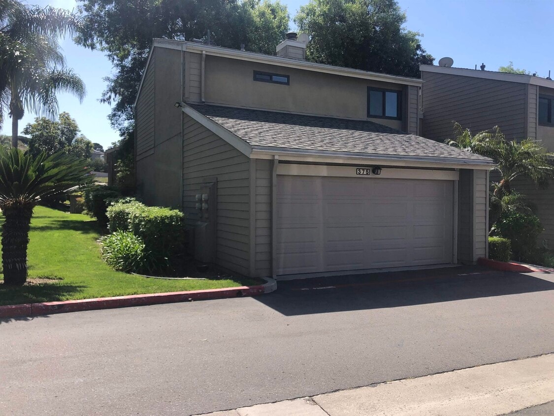 375 Forrest Pl, Vista, CA 92083 Townhome Rentals in Vista CA