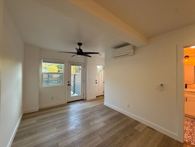 Building Photo - Sassafras St