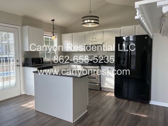 Building Photo - 461 Bedford Knoll Dr
