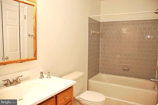 Building Photo - 425 Windy Knoll Dr