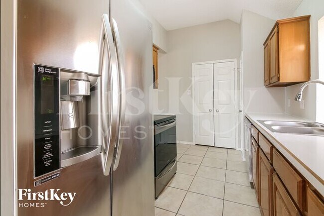 Building Photo - 903 Hillwood Court