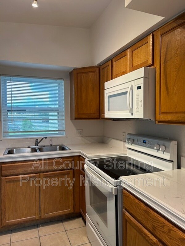 Building Photo - 5807 Wolf Rd