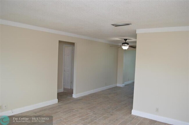 Building Photo - 1055 NW 73rd Ave