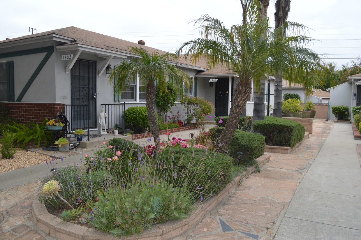 Front area - 1300 N Hollywood Way