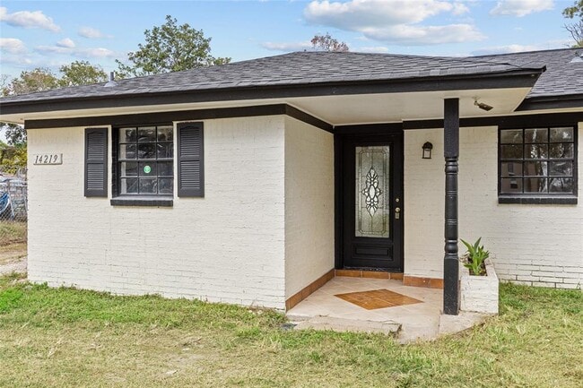 Building Photo - 14219 Archwood St