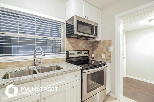Foto del edificio - 1609 Pinewood Dr