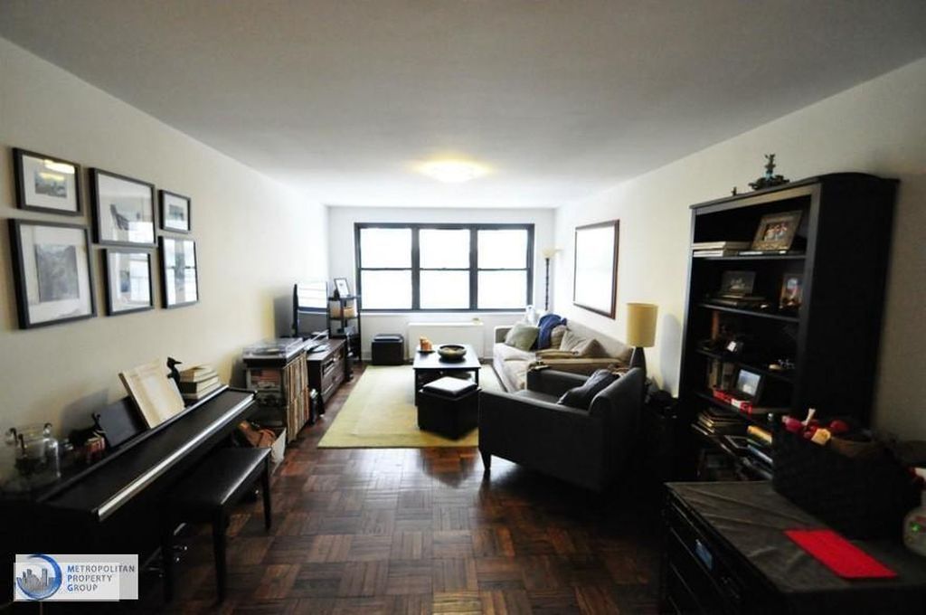Living room - 96 5th Ave