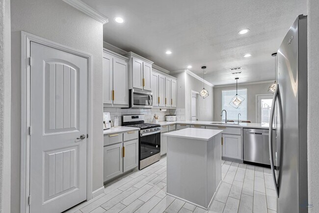 Foto del edificio - 6104 Bobwhite Rd