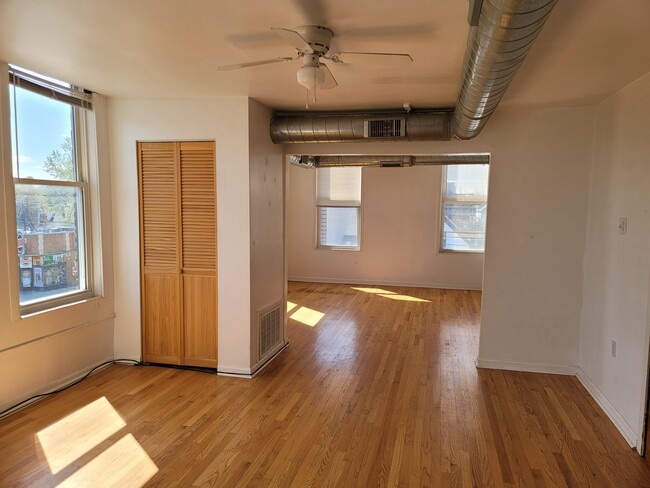 Building Photo - 2235 N Western Ave