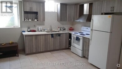 Building Photo - 27 Atira Ave