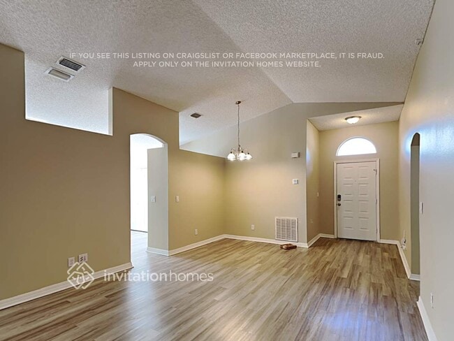 Building Photo - 2115 Bayhill Dr