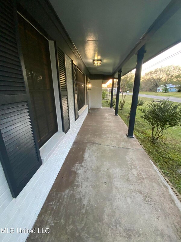 Foto del edificio - 11658 Lorraine Rd