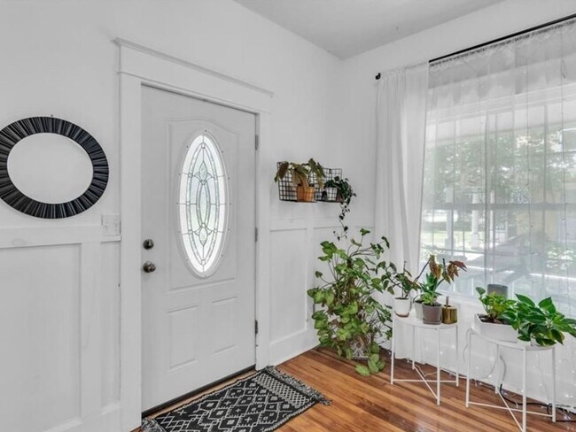 Foto del edificio - 4 Bedroom Single Family Home in Clinton