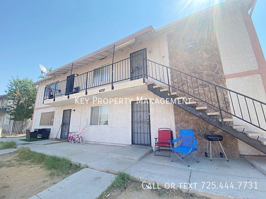 Foto principal - 3 BED 2 BATH UPSTAIRS CONDO NEARBY NELLIS ...