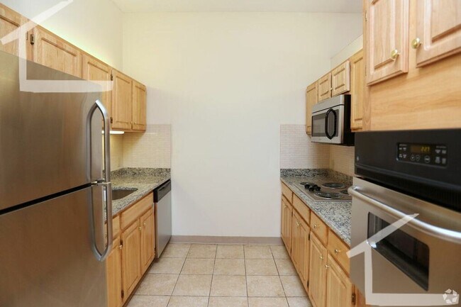 Foto del edificio - No Brokers Fee Unit in Luxury Building, Gym, Swimming Pool,  Concierge, Elevator, Central Heat/AC