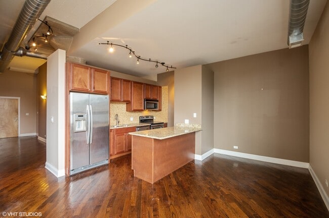 Building Photo - 4131 W Belmont Ave