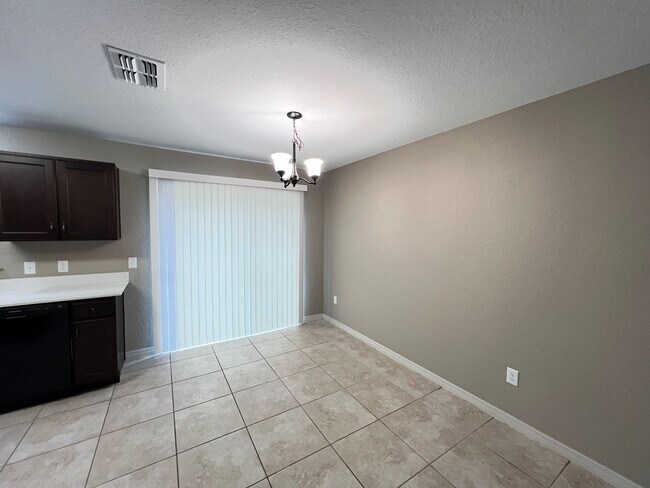Building Photo - Wonderful, 3 Bedroom, 2 Bathroom Home in O...