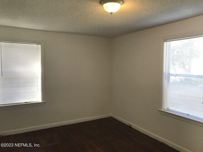 Foto del edificio - 918 Cornwallis Dr