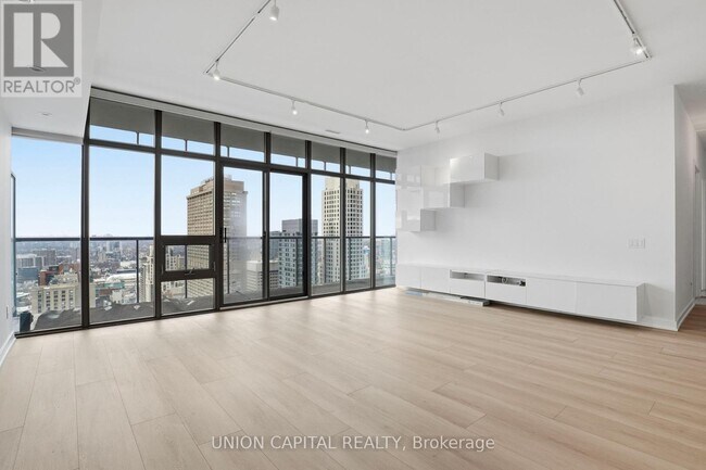 Photo du bâtiment - 33 Charles St E