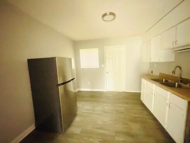 Foto del edificio - Cozy East Point 2 Bedroom Duplex