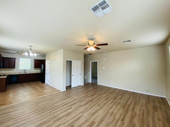 Foto del edificio - 4259 E Oakland St