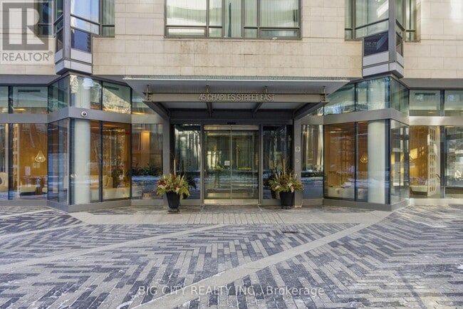 Building Photo - 45 Charles St E