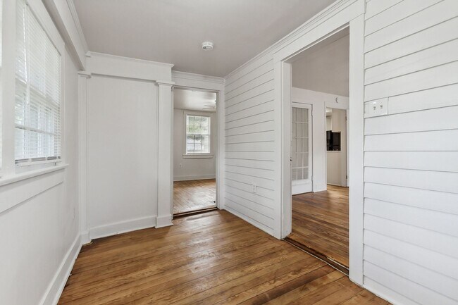 Building Photo - 130 S Hennessey St