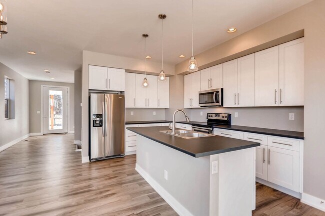 Foto del edificio - New Construction 3 Bedroom Home with 2 car...