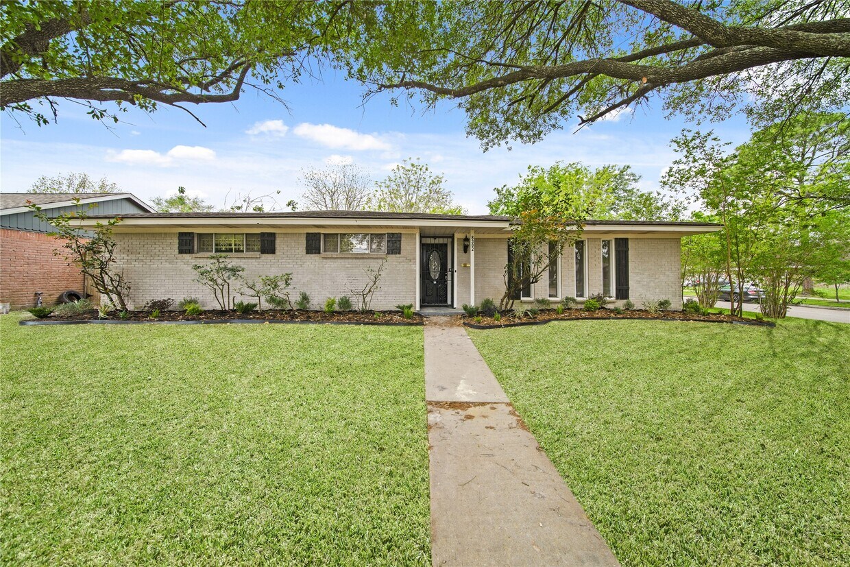Foto principal - 8302 Braeburn Valley Dr