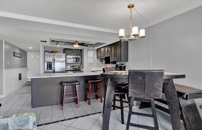 Building Photo - 4811 Saxon Dr