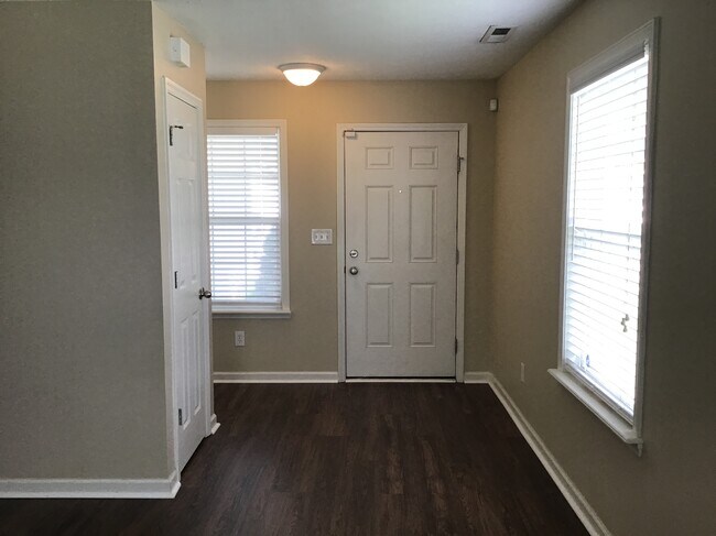 Building Photo - 804 Aerostar Court