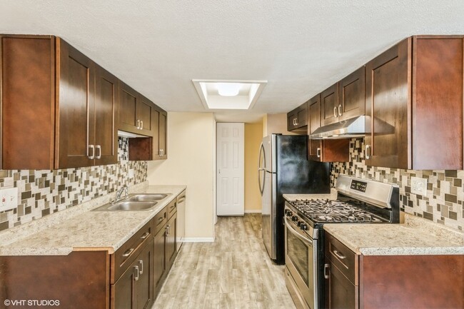 Building Photo - 1423 Sacramento Dr