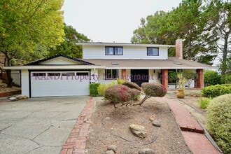 Building Photo - 48 Castlewood Dr