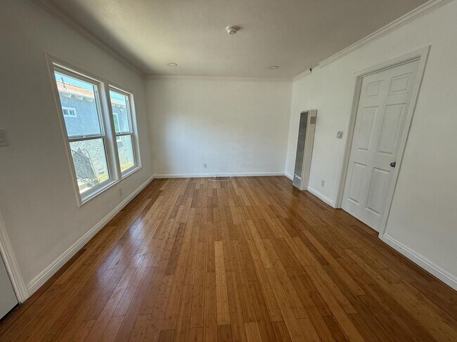 Foto del edificio - 1302 W 109th St
