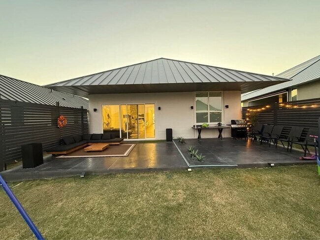 Foto del edificio - 213 Cherry Ridge Rd