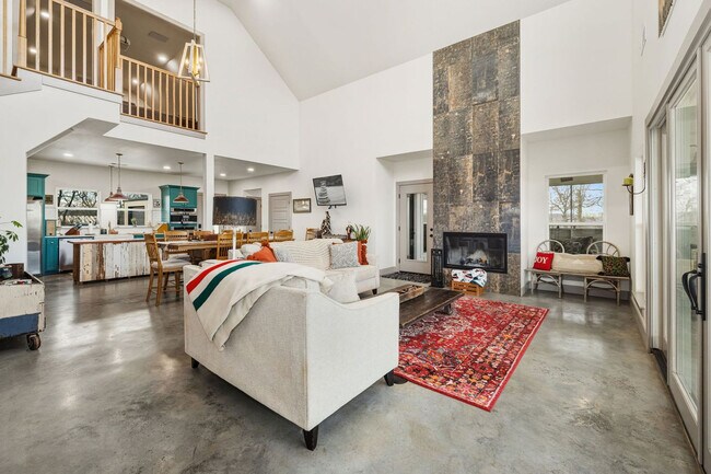 Foto del edificio - 149 NW Campbell Loop